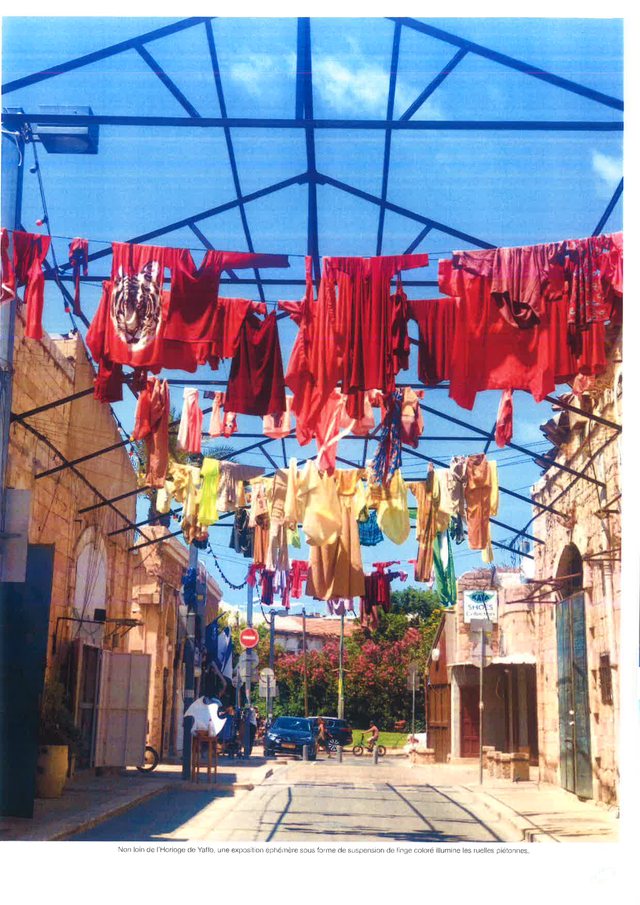 L’Arche n°687, juillet-août 2021, portfolio « Portes d’Israël » de Valérie Zarka, page 8
