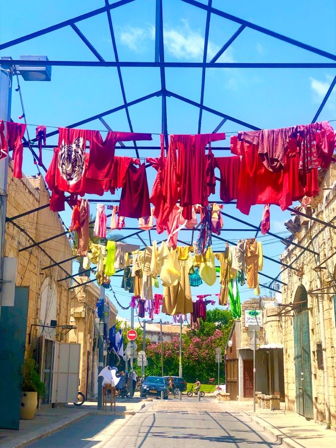 Jaffa Colored Clothes, Jaffa – photographie d’art parue dans L’Arche, Kiko Art Photography by Valérie Zarka