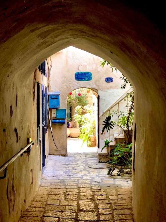 Street Corridor Jaffa, Jaffa – photographie d’art parue dans L’Arche, Kiko Art Photography by Valérie Zarka